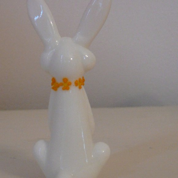 White Ceramic Easter Bunny Rabbit Figurine Glitter Egg, Ears & Nose. Flower Neck - Picture 5 of 7